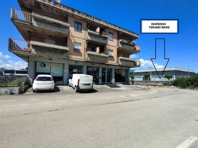 Locale Commerciale in vendita a Teramo, Abruzzo