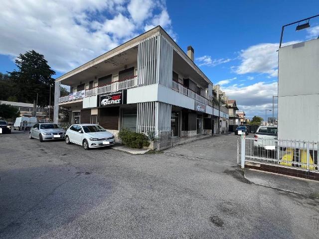 Locale Commerciale in vendita a San Benedetto, Teramo