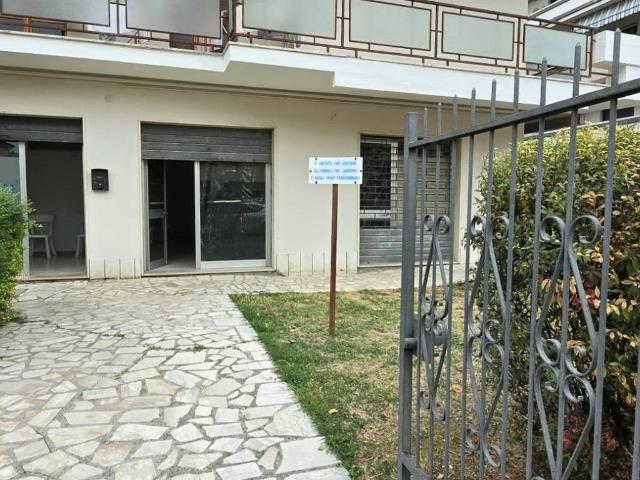 Locale Commerciale in vendita a San Nicolò a Tordino, Teramo