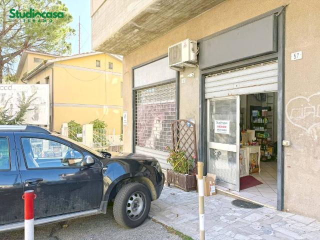 Locale Commerciale in vendita a Contrada De Contro, Teramo