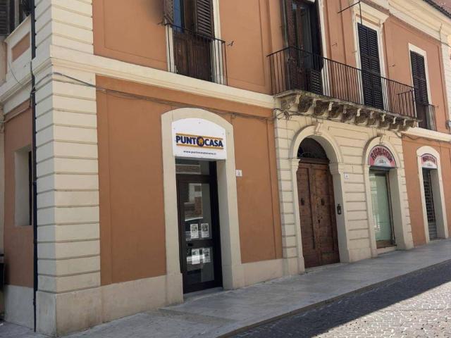 Locale Commerciale in vendita a Teramo, Abruzzo