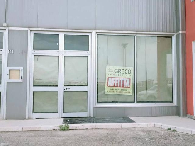 Locale Commerciale in vendita a Termoli, Molise