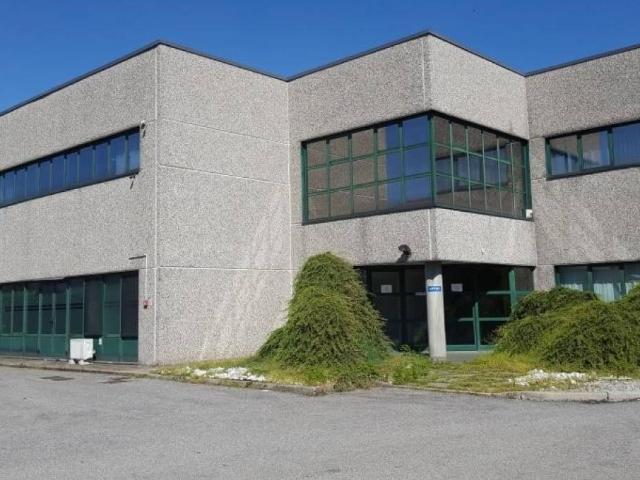 Locale Commerciale in vendita a Beko, Ternate