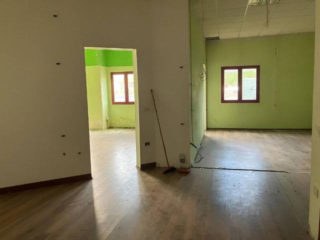 Locale Commerciale in vendita a Terni, Umbria