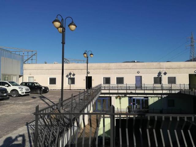 Locale Commerciale in vendita a Terni, Umbria