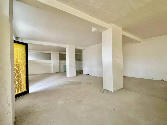 Locale Commerciale in vendita a Terni, Umbria