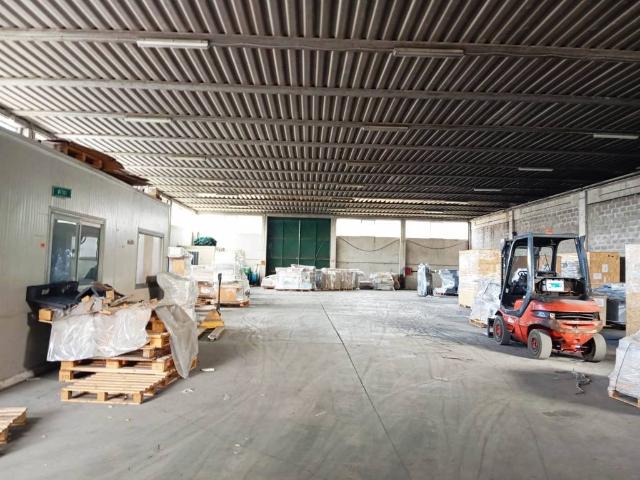 Locale Commerciale in vendita a Terni, Umbria