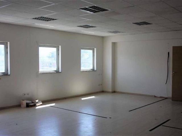 Locale Commerciale in vendita a Terni, Umbria