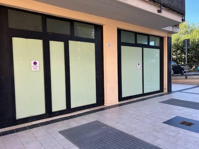 Locale Commerciale in vendita a Terni, Umbria