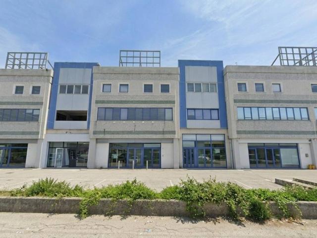 Locale Commerciale in vendita a Terni, Umbria