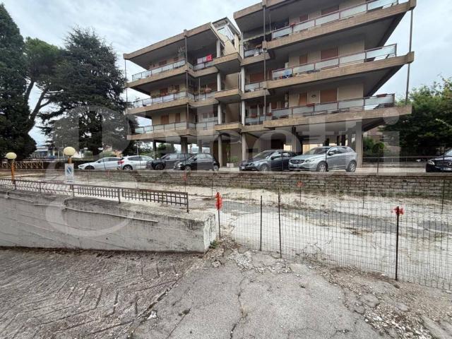Locale Commerciale in vendita a Città Giardino, Terni