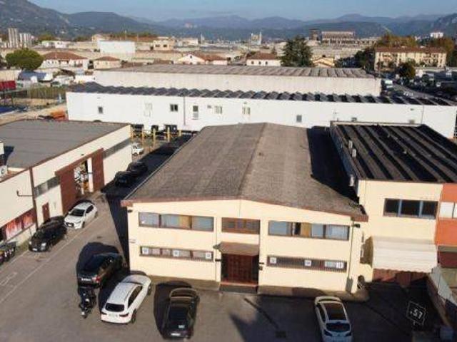 Locale Commerciale in vendita a Terni, Umbria