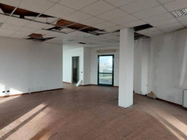 Locale Commerciale in vendita a Terni, Umbria
