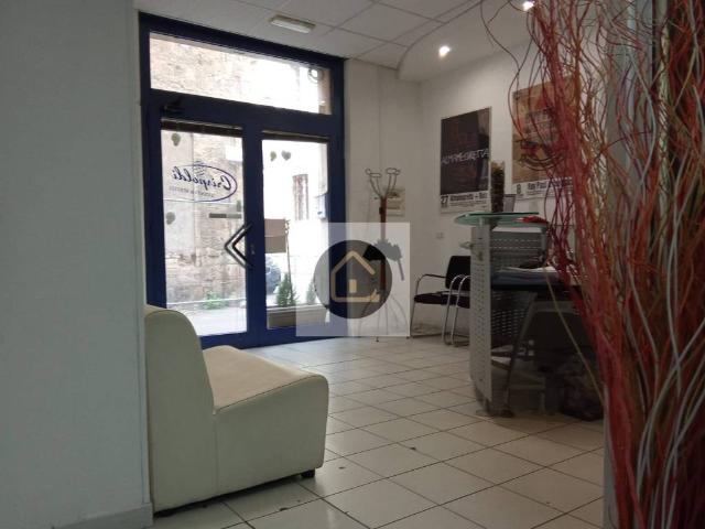 Locale Commerciale in vendita a Città Giardino, Terni