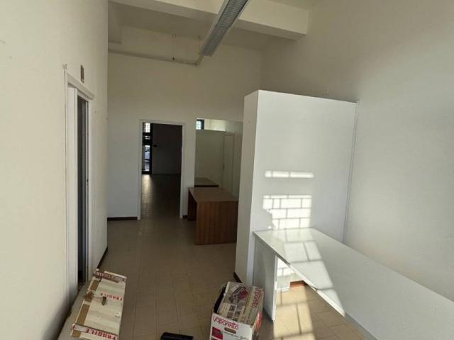Locale Commerciale in vendita a Borgo Rivo, Terni