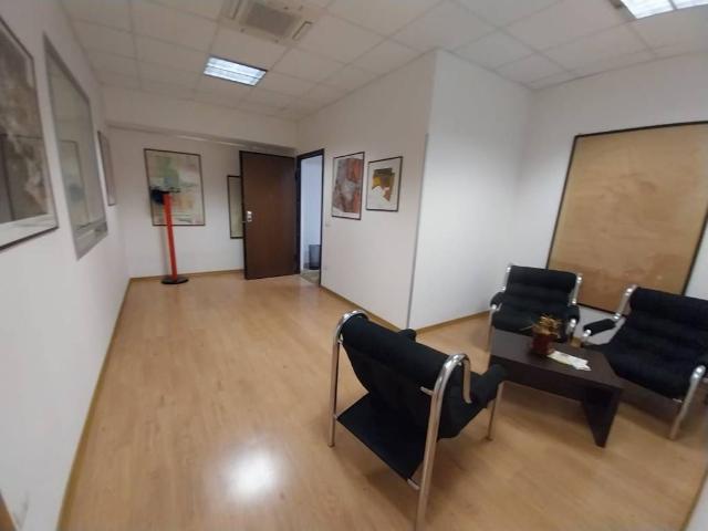 Locale Commerciale in vendita a Terni, Umbria