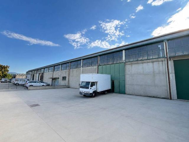 Locale Commerciale in vendita a Terni, Umbria
