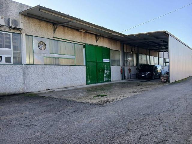Locale Commerciale in vendita a Terni, Umbria