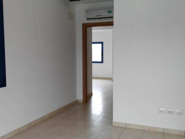 Locale Commerciale in vendita a Terni, Umbria