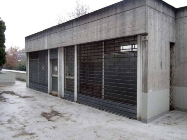 Locale Commerciale in vendita a Terni, Umbria
