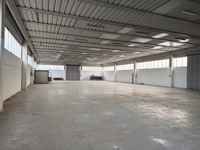 Locale Commerciale in vendita a Terni, Umbria