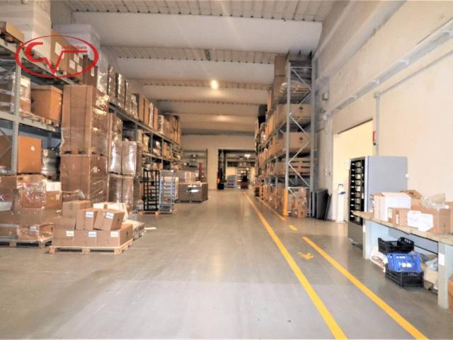 Locale Commerciale in vendita a Terranuova Bracciolini, Toscana