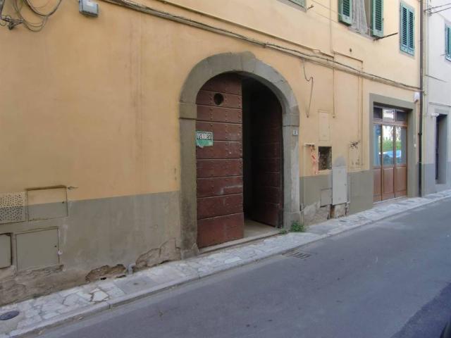 Locale Commerciale in vendita a Terranuova Bracciolini, Arezzo