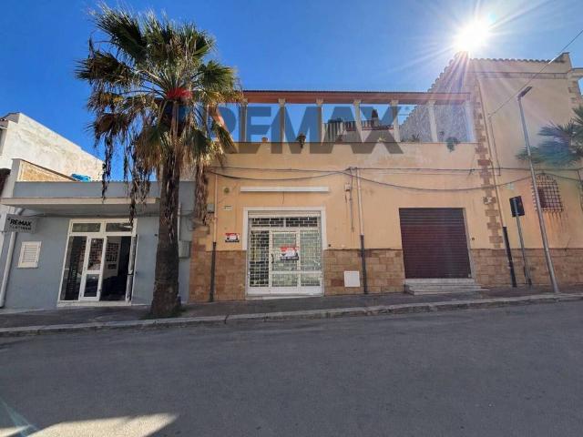 Locale Commerciale in vendita a Terrasini, Sicilia