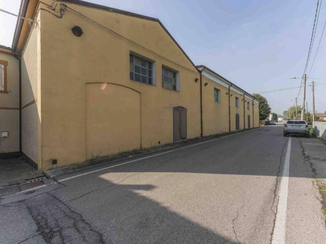 Locale Commerciale in vendita a Unione Alto Ferrarese, Mirabello