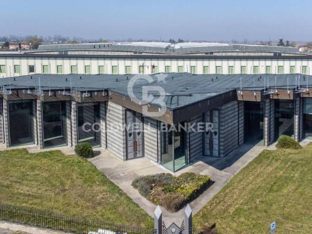 Locale Commerciale in affitto a Unione Alto Ferrarese, Reggio Emilia