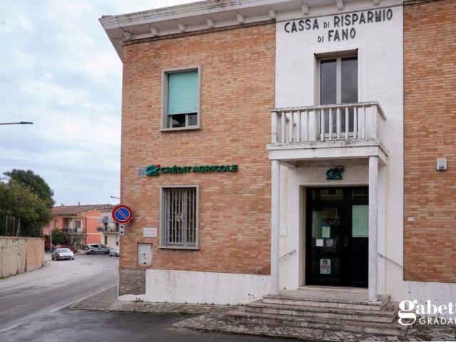 Locale Commerciale in vendita a Terre Roveresche, Marche