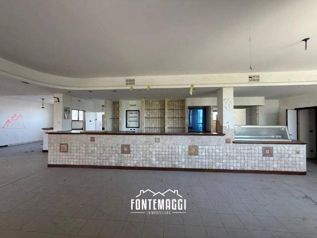 Locale Commerciale in vendita a Terre Roveresche, Marche