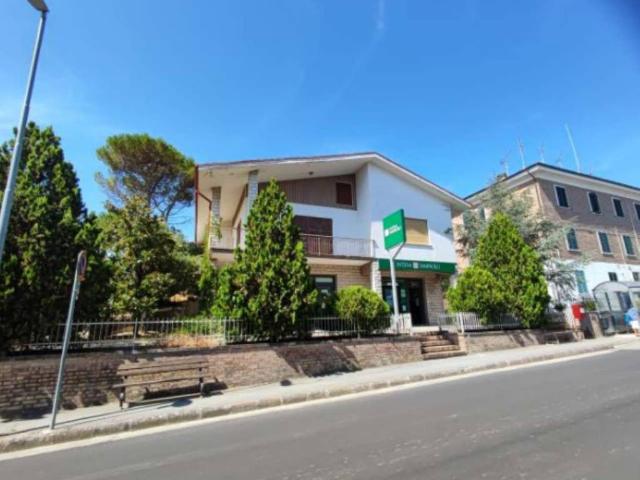 Locale Commerciale in vendita a Terre Roveresche, Marche