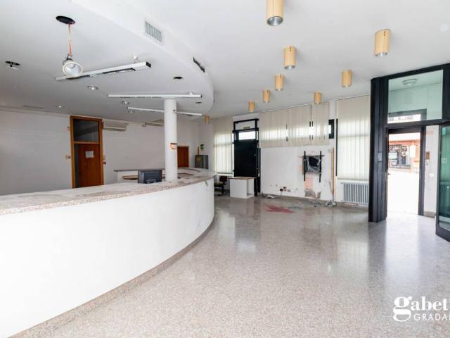 Locale Commerciale in vendita a Terre Roveresche, Marche