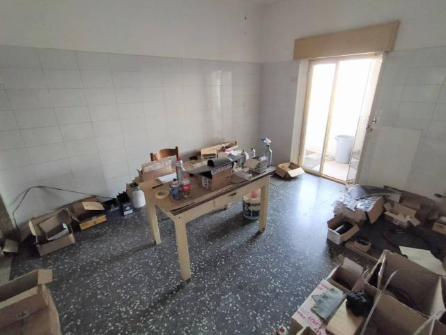 Locale Commerciale in vendita a Terre Roveresche, Marche