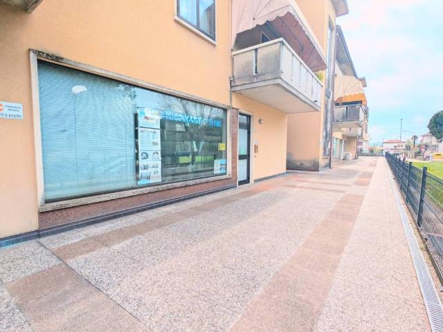Locale Commerciale in vendita a Centro, Thiene