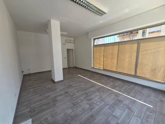 Locale Commerciale in vendita a San Vincenzo, Thiene