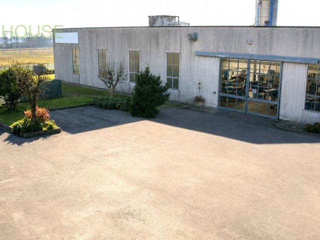 Locale Commerciale in vendita a Thiene, Veneto