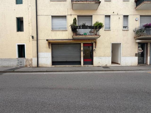 Locale Commerciale in vendita a Ponte di Ferro, Thiene