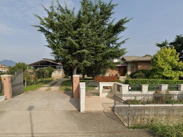 Locale Commerciale in vendita a Thiene, Veneto
