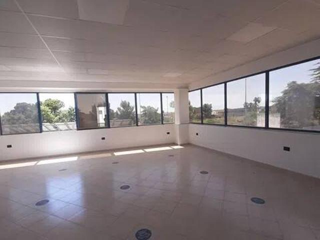 Locale Commerciale in vendita a Puglia, Lecce