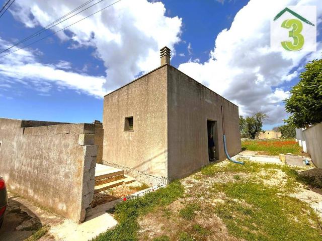 Locale Commerciale in vendita a Puglia, Lecce