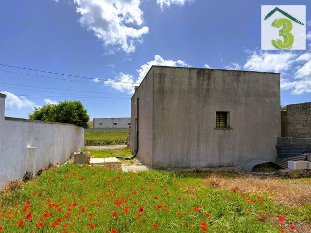 Locale Commerciale in vendita a Puglia, Lecce