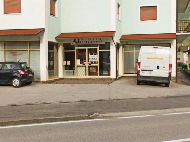 Locale Commerciale in vendita a Comunità delle Giudicarie, Tione Di Trento