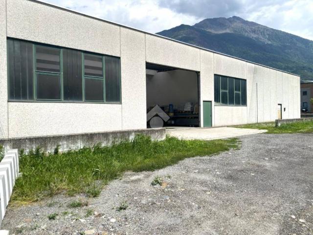 Locale Commerciale in vendita a Tirano, Lombardia