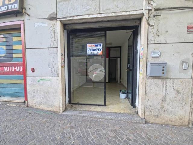 Locale Commerciale in vendita a Tivoli