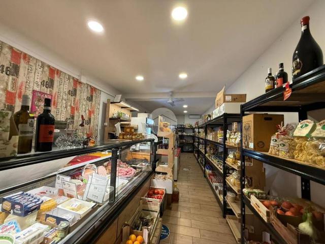 Locale Commerciale in vendita a Paterno, Roma Capitale