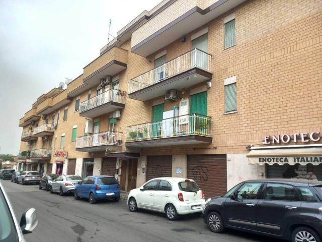 Locale Commerciale in vendita a Campolimpido, Roma Capitale