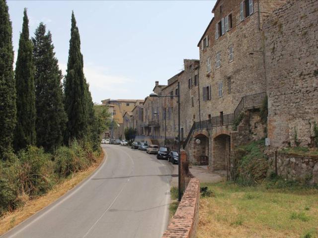 Locale Commerciale in vendita a Izzalini, Umbria