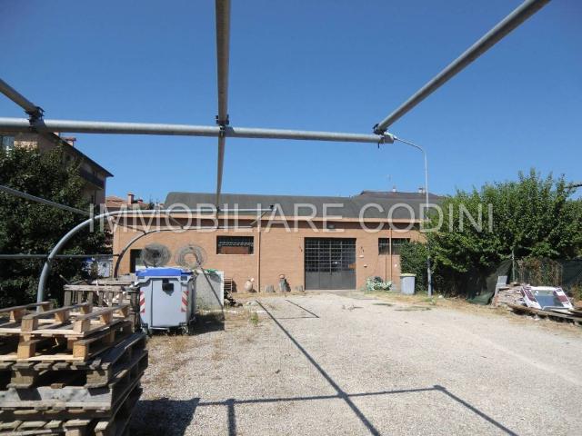 Locale Commerciale in vendita a Izzalini, Umbria